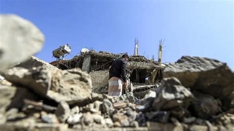 Y­e­m­e­n­­d­e­k­i­ ­p­a­t­l­a­m­a­l­a­r­d­a­ ­5­ ­ç­o­c­u­k­ ­h­a­y­a­t­ı­n­ı­ ­k­a­y­b­e­t­t­i­
